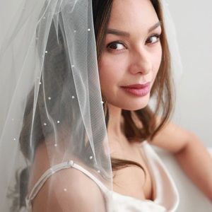 Dareth Colburn Marcela Scattered Pearl Veil